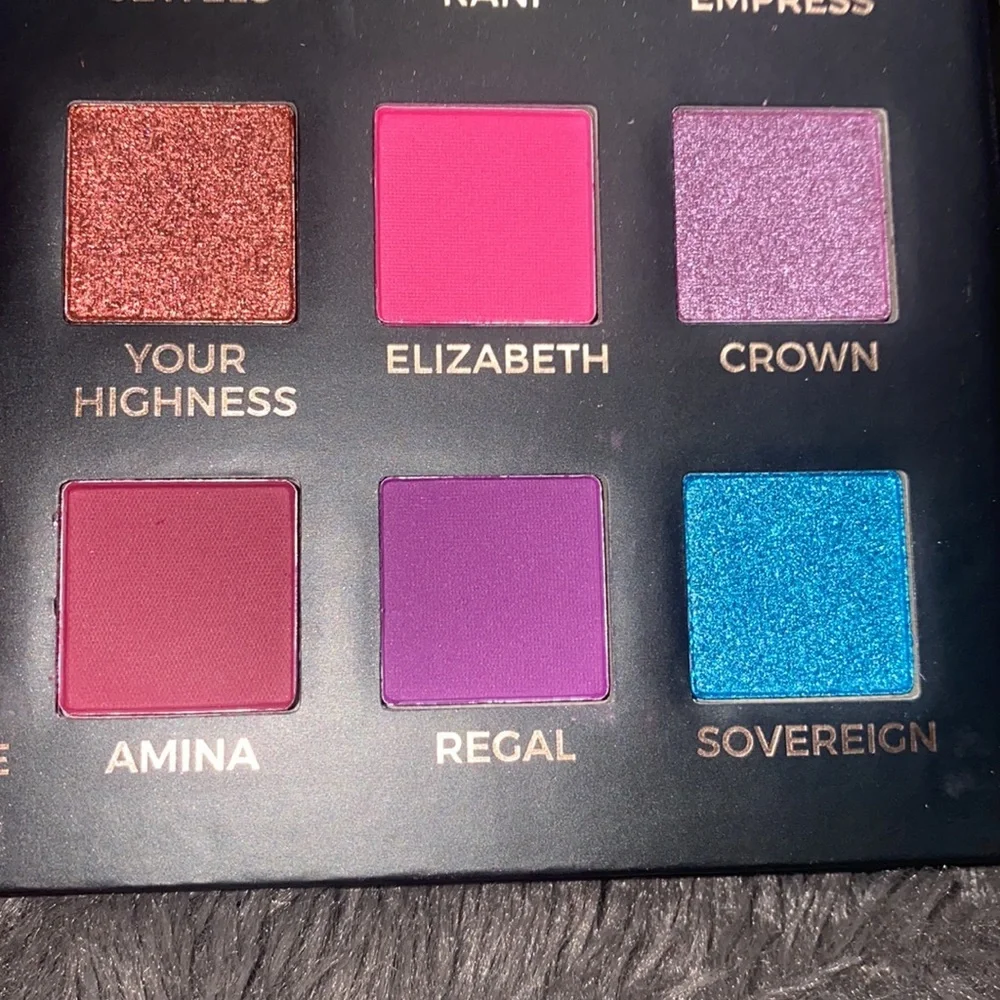 🪼Eloise Makeup Eloise The Queen Eyeshadow Palette! - Picture 7 of 8